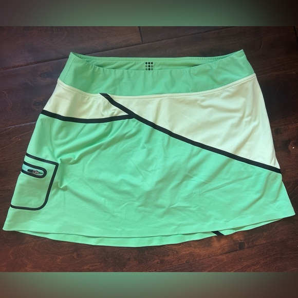 EXCLNT women’s Title Nine green black tennis golf skort skirt stretch L - Picture 1 of 7